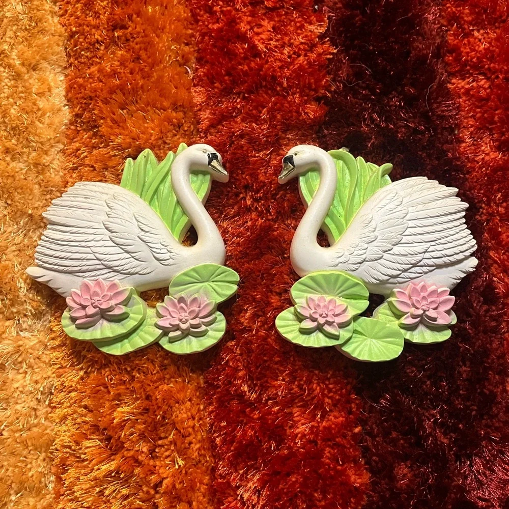 Vintage Elegant Swan Wall Decor with Pink and Green Accents